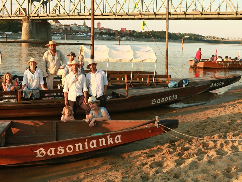 Toruńscy Flisacy na wiślanym brzegu